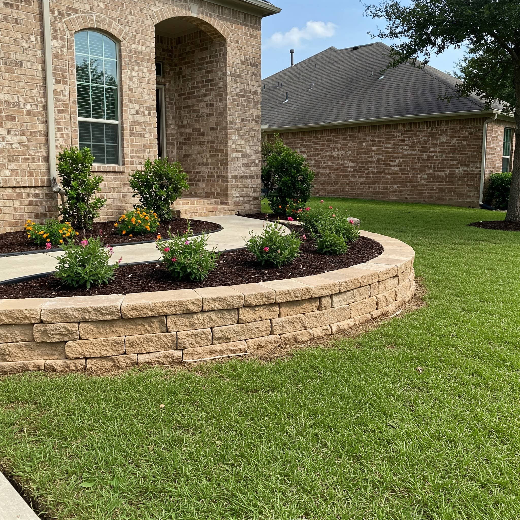 Decorative retaining wall